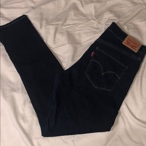 Shaping skinny Levi jeans